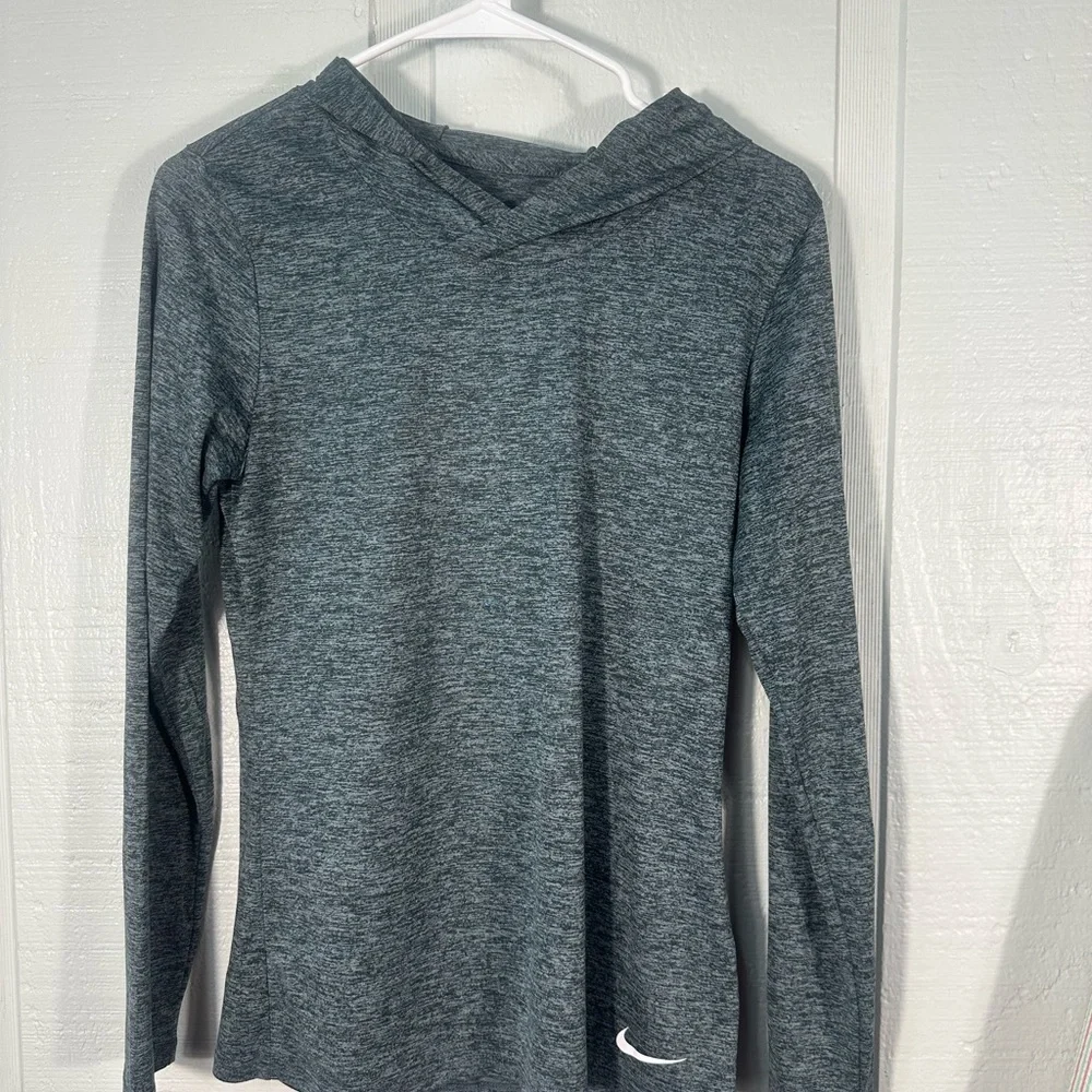Nike Womens Gray Long Sleeve Dri Fit Top Size Small EUC